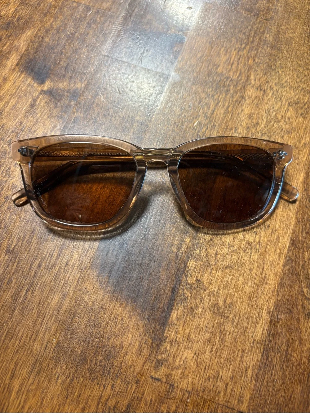 Quince Athens Polarized Sunglasses Clear Taupe Brown 52-19-145 Lens Scratched